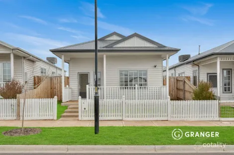 Property photo of 45 Crowlands Circuit Eynesbury VIC 3338