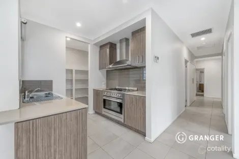 Property photo of 45 Crowlands Circuit Eynesbury VIC 3338