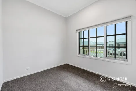 Property photo of 45 Crowlands Circuit Eynesbury VIC 3338