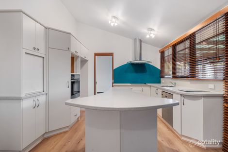 52 Crozier Cct, Kambah, ACT 2902