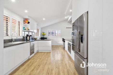 Property photo of 17 Armidale Crescent Helensvale QLD 4212