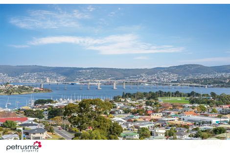 Property photo of 16 Malunna Road Lindisfarne TAS 7015