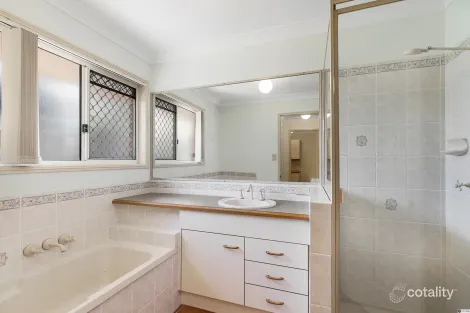 Property photo of 52 Miles Crescent Manly West QLD 4179