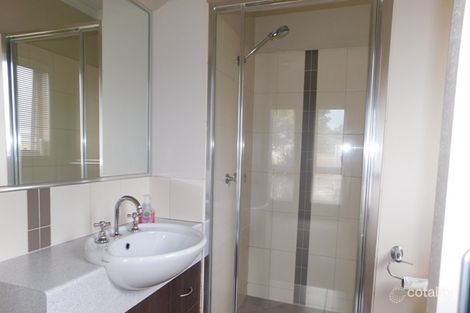 Property photo of 82 Yarralumla Drive Wodonga VIC 3690