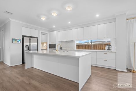 Property photo of 10 Veronica Crescent Deanside VIC 3336