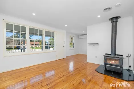 Property photo of 2 Meads Place Mount Austin NSW 2650