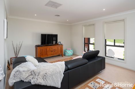 Property photo of 2/50 Paldi Crescent Glenfield Park NSW 2650