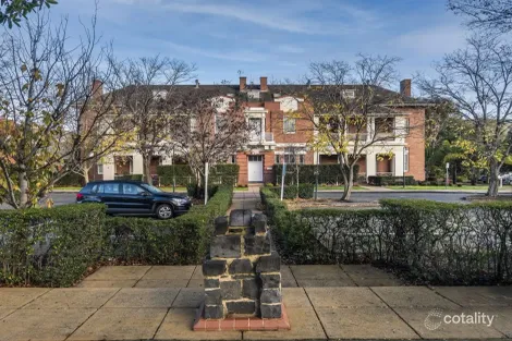 15 GATEHOUSE PL, MARIBYRNONG, VIC 3032