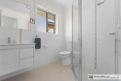 Property photo of 19 Redding Drive Kelso NSW 2795
