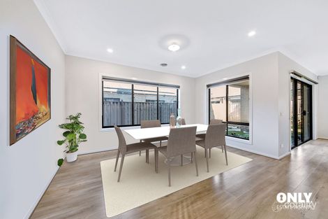 Property photo of 33 Tamarind Road Cranbourne North VIC 3977