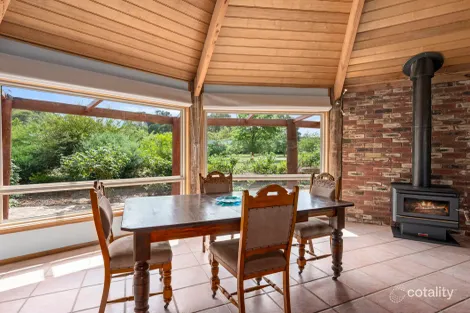 Property photo of 2 Bromfield Drive Tolmie VIC 3723