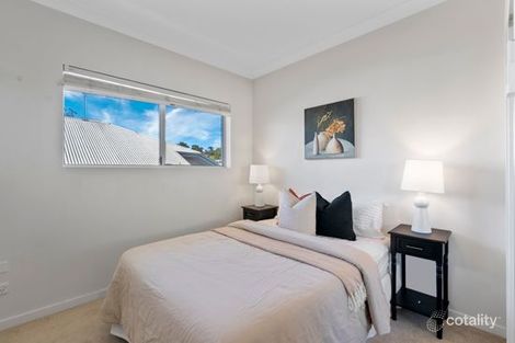 8/63 Sisley St, St Lucia, QLD 4067