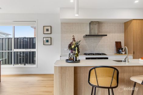 8 VETARA ST, BERWICK, VIC 3806