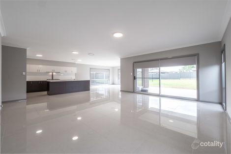 Property photo of 16 Coventry Crescent Denham Court NSW 2565