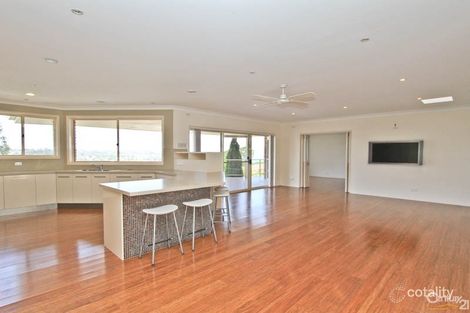Property photo of 35 Grovelake Close Eleebana NSW 2282