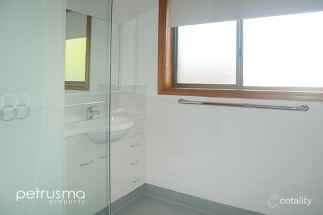 Property photo of 8/15 Park Road Lindisfarne TAS 7015