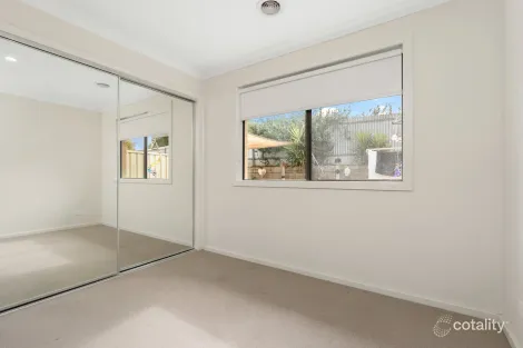 Property photo of 16 Brookfields Mews Lavington NSW 2641