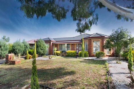 Property photo of 8 Bunya Close Caroline Springs VIC 3023
