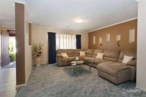 Property photo of 8 Bunya Close Caroline Springs VIC 3023