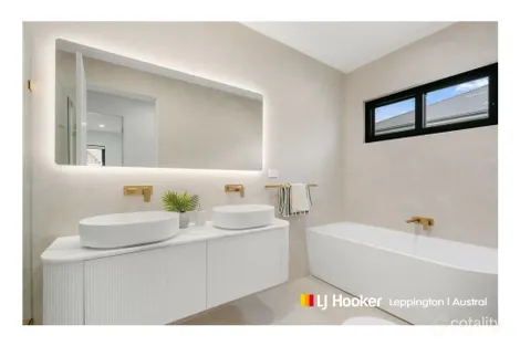 Property photo of 109 Biscay Circuit Menangle Park NSW 2563