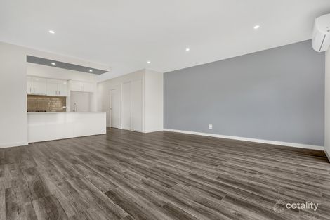 Property photo of 20 Attain Walk Roxburgh Park VIC 3064