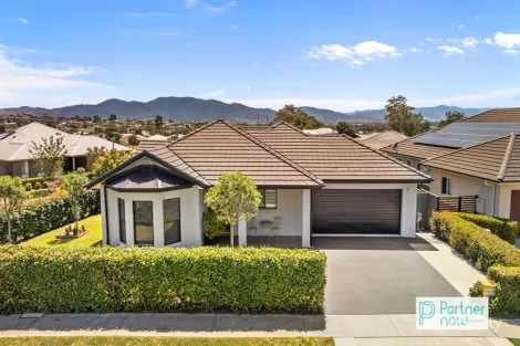 Property photo of 5 Peak Drive Hillvue NSW 2340