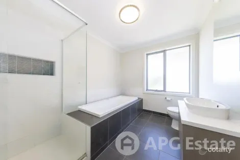 Property photo of 21 Loxley Circuit Westmeadows VIC 3049