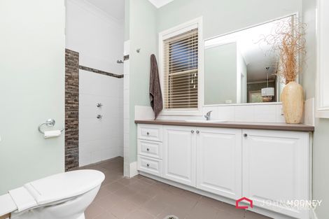 Property photo of 23 Cowan Place Lloyd NSW 2650