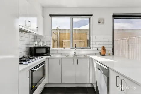 Property photo of 43 Samson Brook Drive Wallan VIC 3756