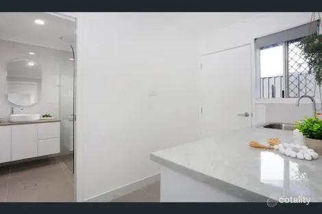 Property photo of 2/134 Oxley Drive Paradise Point QLD 4216