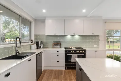 Property photo of 8 Havana Crescent Frankston VIC 3199