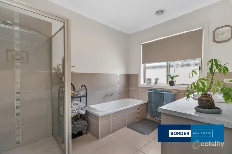 Property photo of 4 Howell Drive Echuca VIC 3564