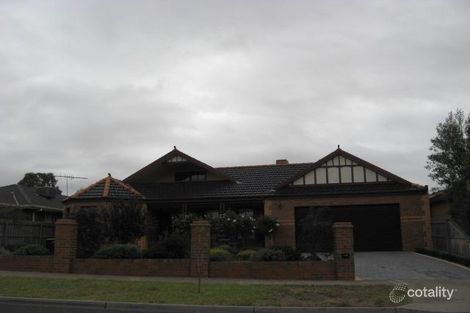 8 Royal Cres, Hillside, VIC 3037