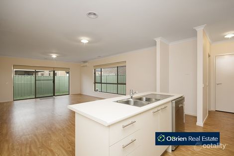 Property photo of 13 Ivy Leaf Road Pakenham VIC 3810