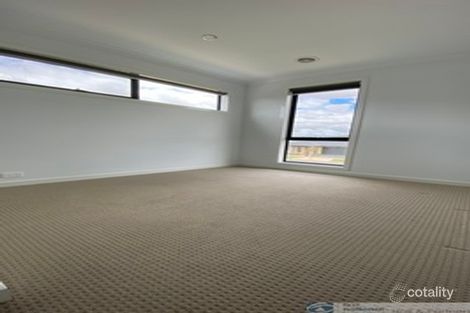 Property photo of 33 Gershwin Crescent Point Cook VIC 3030