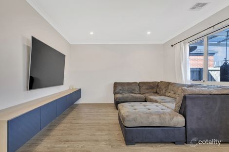 Property photo of 16 Swainson Close Tarneit VIC 3029