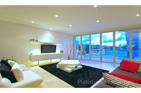 Property photo of 11 King Charles Drive Paradise Point QLD 4216