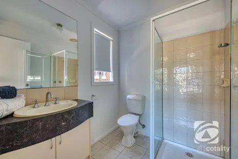 Property photo of 43 Tralee Circuit Narre Warren VIC 3805