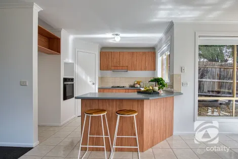 Property photo of 43 Tralee Circuit Narre Warren VIC 3805