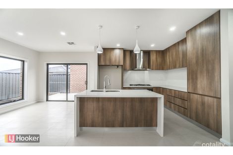 Property photo of 74 Gallantry Avenue Craigieburn VIC 3064