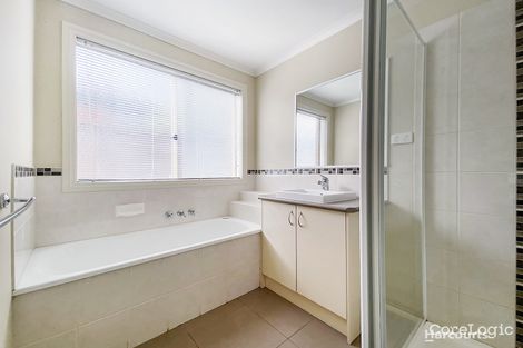 Property photo of 9 Kimberley Grove Pakenham VIC 3810