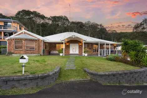 102 Coal Point Rd, Coal Point, NSW 2283