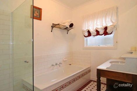 Property photo of 27 Tintagel Way Mornington VIC 3931