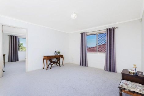 Property photo of 38 Golden Oak Crescent Carindale QLD 4152
