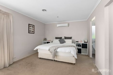 Property photo of 17 Boree Court Berwick VIC 3806