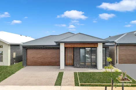 5 Rohab Cres, Mount Cottrell, VIC 3024