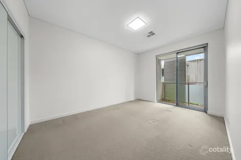 Property photo of 2 Lakeside Crescent Norwest NSW 2153