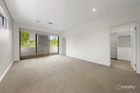 Property photo of 2 Lakeside Crescent Norwest NSW 2153