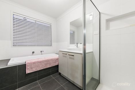 Property photo of 10 Walbrook Drive Clyde North VIC 3978