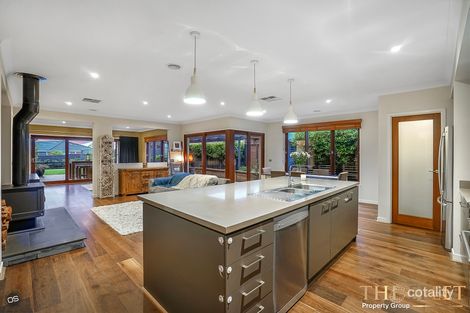 Property photo of 41 Zodiac Way Fraser Rise VIC 3336